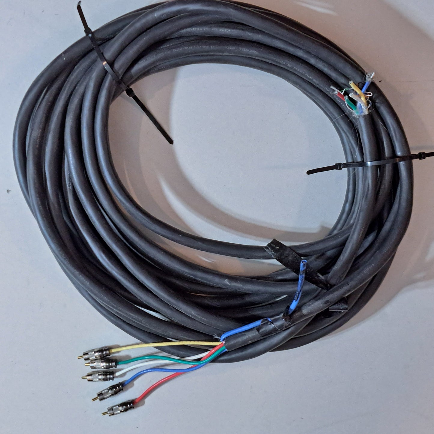 Honeywell Crystal Series - 5 RCAs - RGB+V/H Signal Cable – 45 Ft