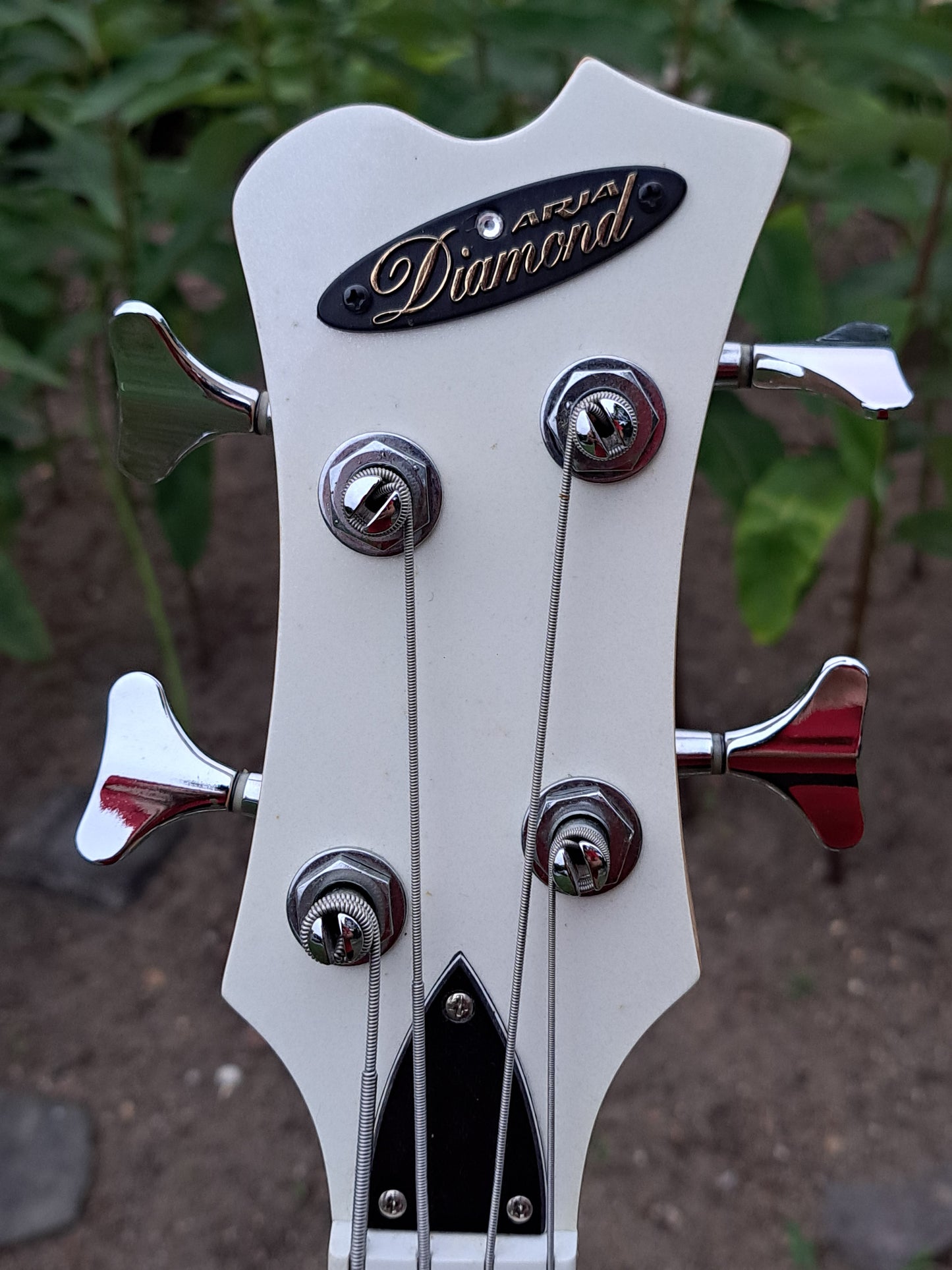 🎸 ARIA DIAMOND ELECTRIC BASS – JAZZ PICKUPS, MOSRITE VIBES, WHITE ICE DRIP 🎸