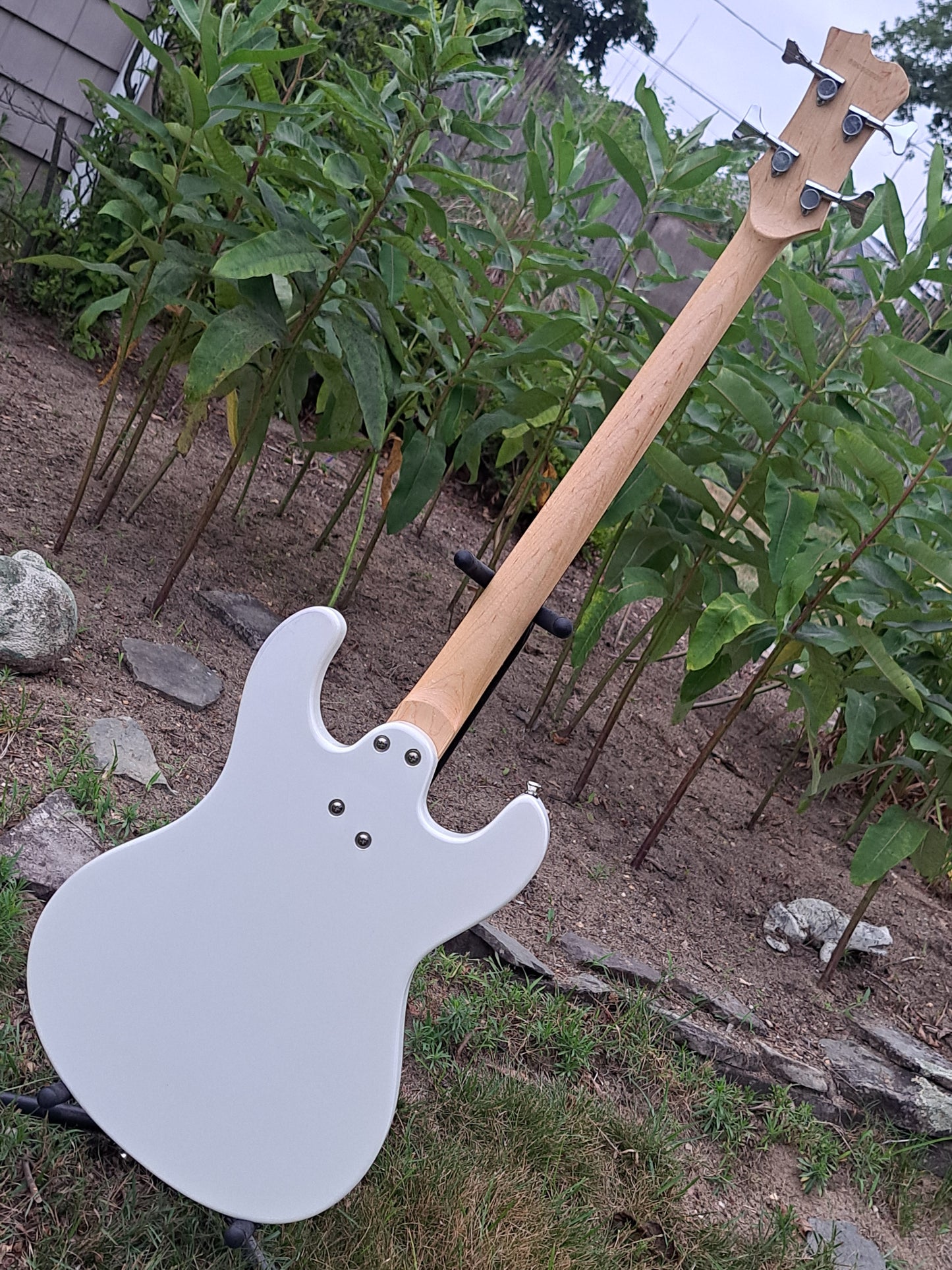 🎸 ARIA DIAMOND ELECTRIC BASS – JAZZ PICKUPS, MOSRITE VIBES, WHITE ICE DRIP 🎸
