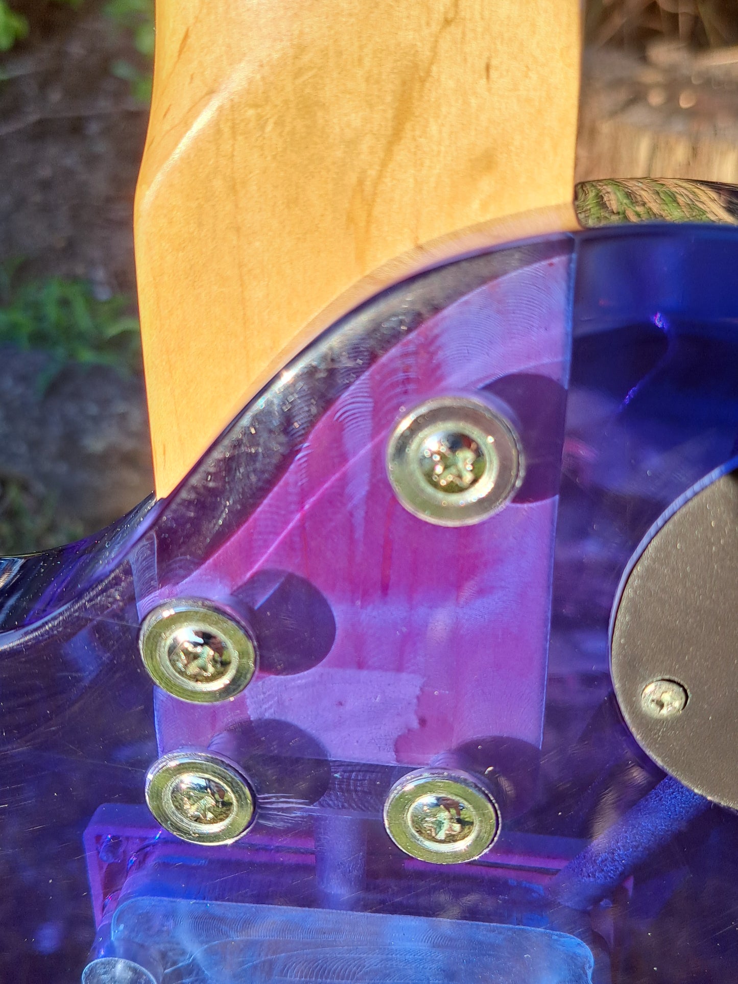 🎸 GRAND BLUE LUCITE AXE – pSTRAIGHT-UP SCREAM MACHINE, CUZZ! 🎸