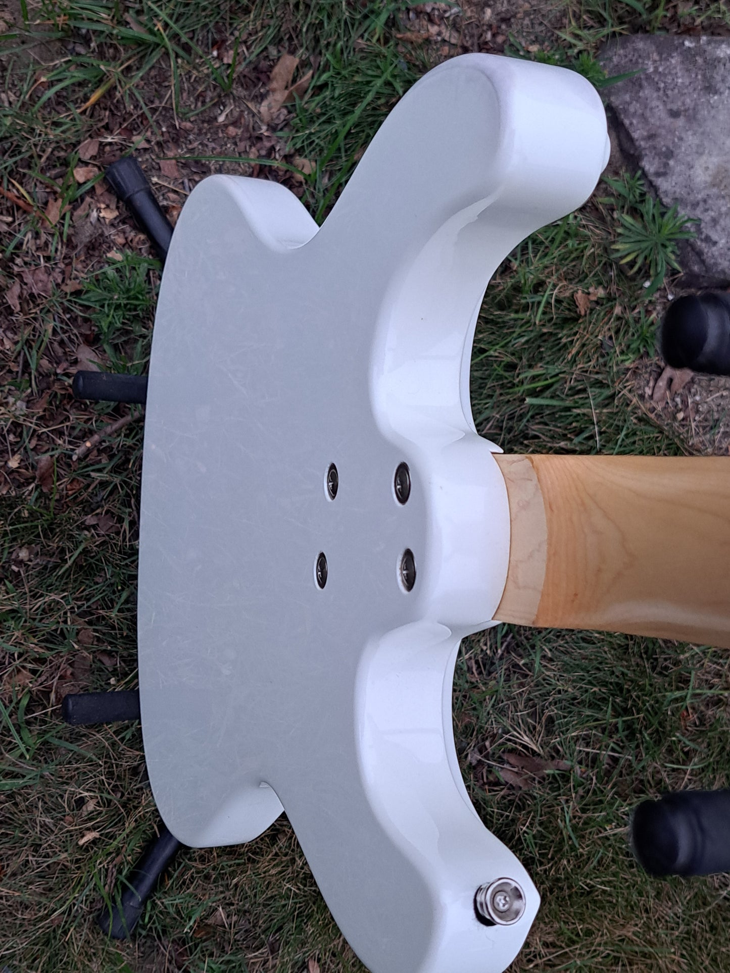 🎸 ARIA DIAMOND ELECTRIC BASS – JAZZ PICKUPS, MOSRITE VIBES, WHITE ICE DRIP 🎸